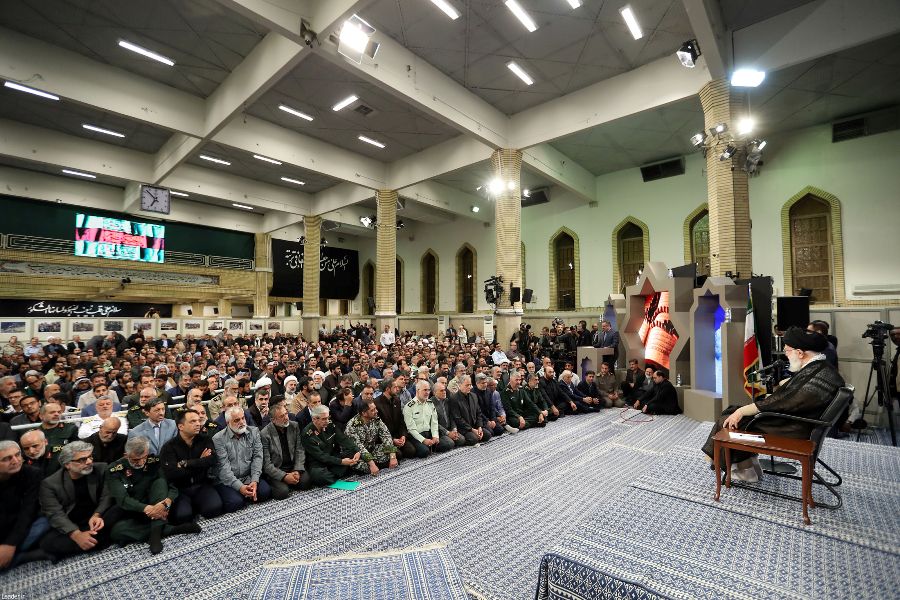 قائد الثورة: قادرون علي احباط مخطط الاستكبار كما فی بدایة الثورة ومرحلة الدفاع المقدس قائد الثورة: قادرون علي احباط مخطط الاستكبار كما فی بدایة الثورة ومرحلة الدفاع المقدس