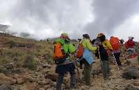 كوهنوردان دارای مجوز اقبال صعود به دماوند را می یابند