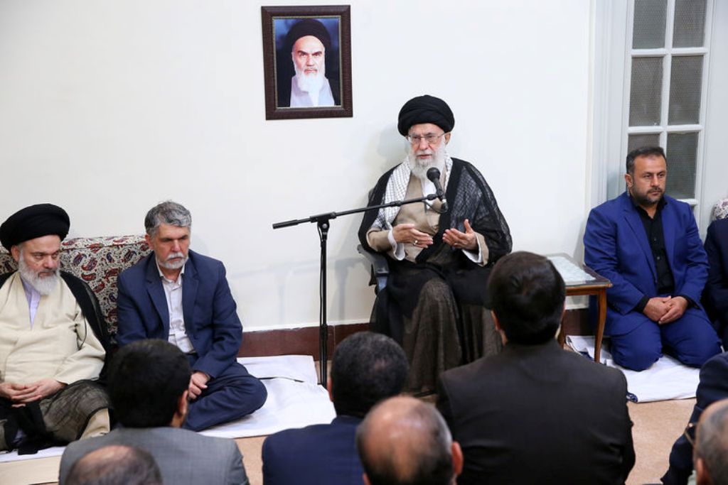 Supreme Leader asks dissemination of Islamic Revolution Hajj message to Muslim world Supreme Leader asks dissemination of Islamic Revolution Hajj message to Muslim world