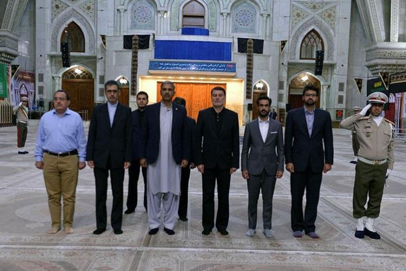 Pakistan defense secretary pays tribute to late Imam Pakistan defense secretary pays tribute to late Imam