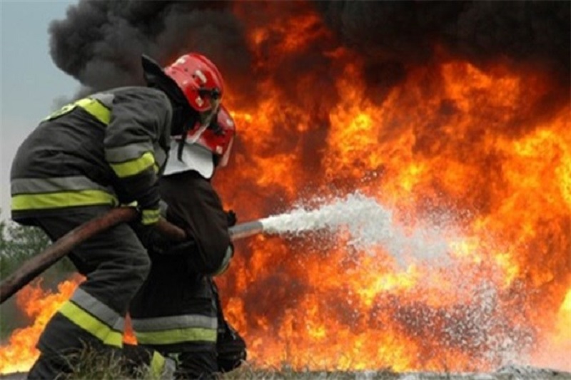 آتش نشانان مياندوآبي 313 حريق را امسال مهار كردند
