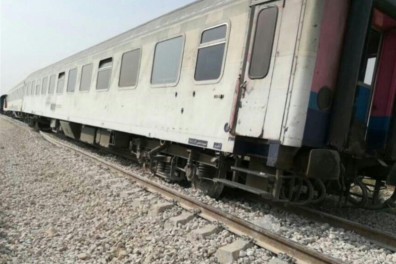 Tehran-Zanjan train goes off rails Tehran-Zanjan train goes off rails