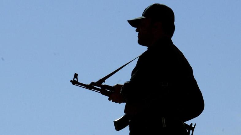 Iranian border guard killed by outlaws: Commander Iranian border guard killed by outlaws: Commander