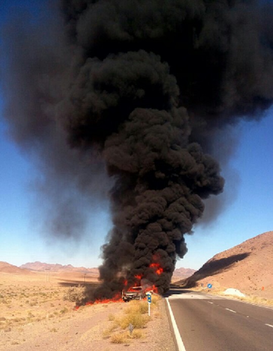 تصادف و حريق خودرو در گناباد 2 مصدوم داشت