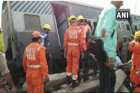 خروج قطار از ريل در هند 26 كشته و زخمي برجاي گذاشت