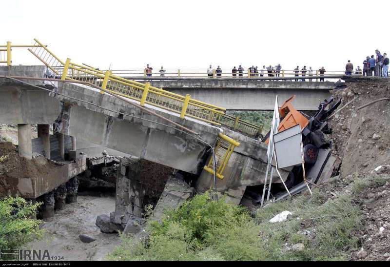 پل ها در مازندران ناتوان در برابر سيلاب