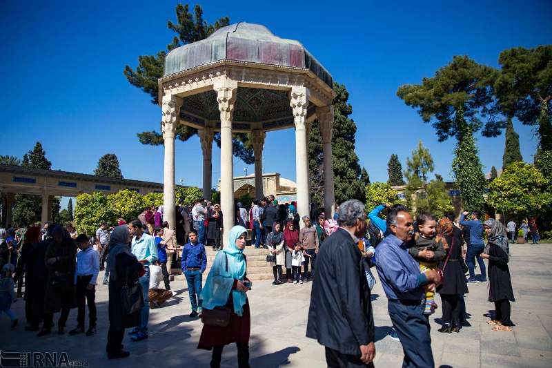 18000 commemorates Day of Hafiz on his tomb 18000 commemorates Day of Hafiz on his tomb