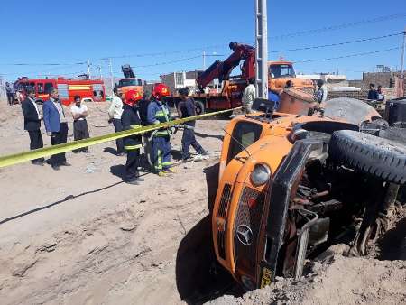 واژگوني كاميون در بيرجند حادثه آفريد