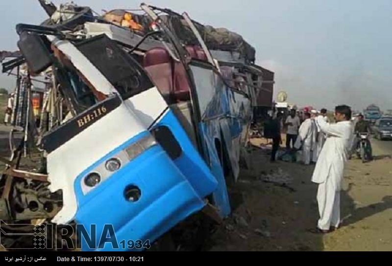 پاکستان میں عزادارن حسینی کی بس کو حادثہ، 20 افراد جاں بحق پاکستان میں عزادارن حسینی کی بس کو حادثہ، 20 افراد جاں بحق