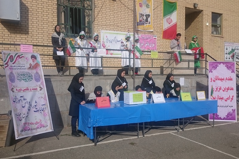 انتخابات شوراهاي دانش آموزي در مهاباد برگزار شد