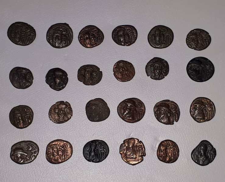 43 ancient coins discovered in SW Iran 43 ancient coins discovered in SW Iran
