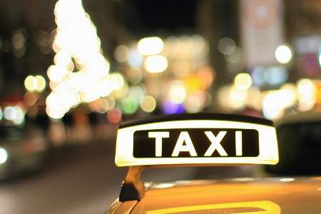 فعاليت تاكسي هاي اينترنتي در اروميه نيازمند نظارت است