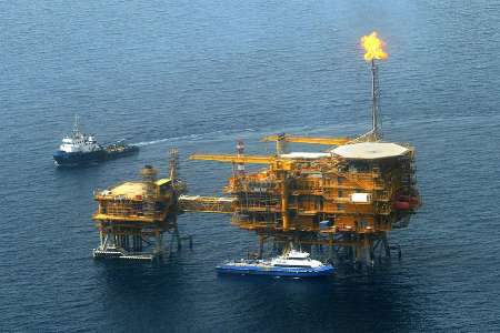 رويترز: هدف از اعطاي معافيت تحريمي حفظ توازن بازار نفت است