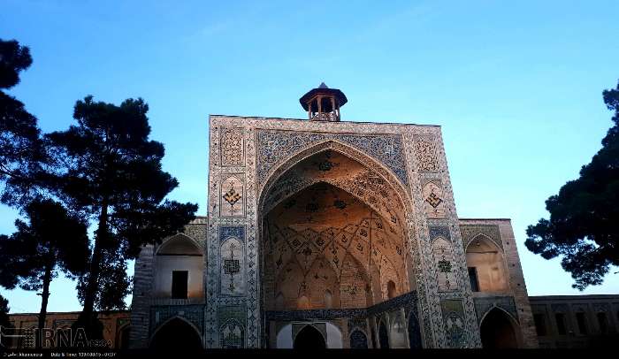 مسجد امام(ره) سمنان، نجوایی با معمار بزرگ هستی در کالبد هنر + فیلم