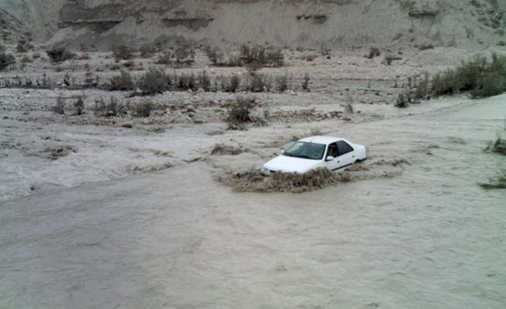 طغیان رودخانه ها ارتباط سه روستای دزفول را قطع كرد