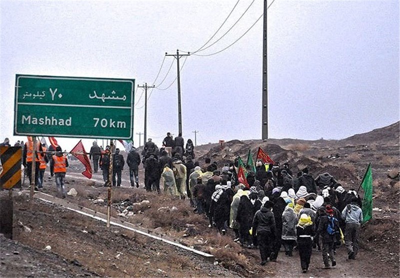 ترافيك زائران پياده در ورودي هاي مشهد پرحجم است