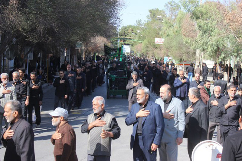 آيين هاي سوگ شهادت امام رضا(ع) در استان مركزي برگزار شد آيين هاي سوگ شهادت امام رضا(ع) در استان مركزي برگزار شد