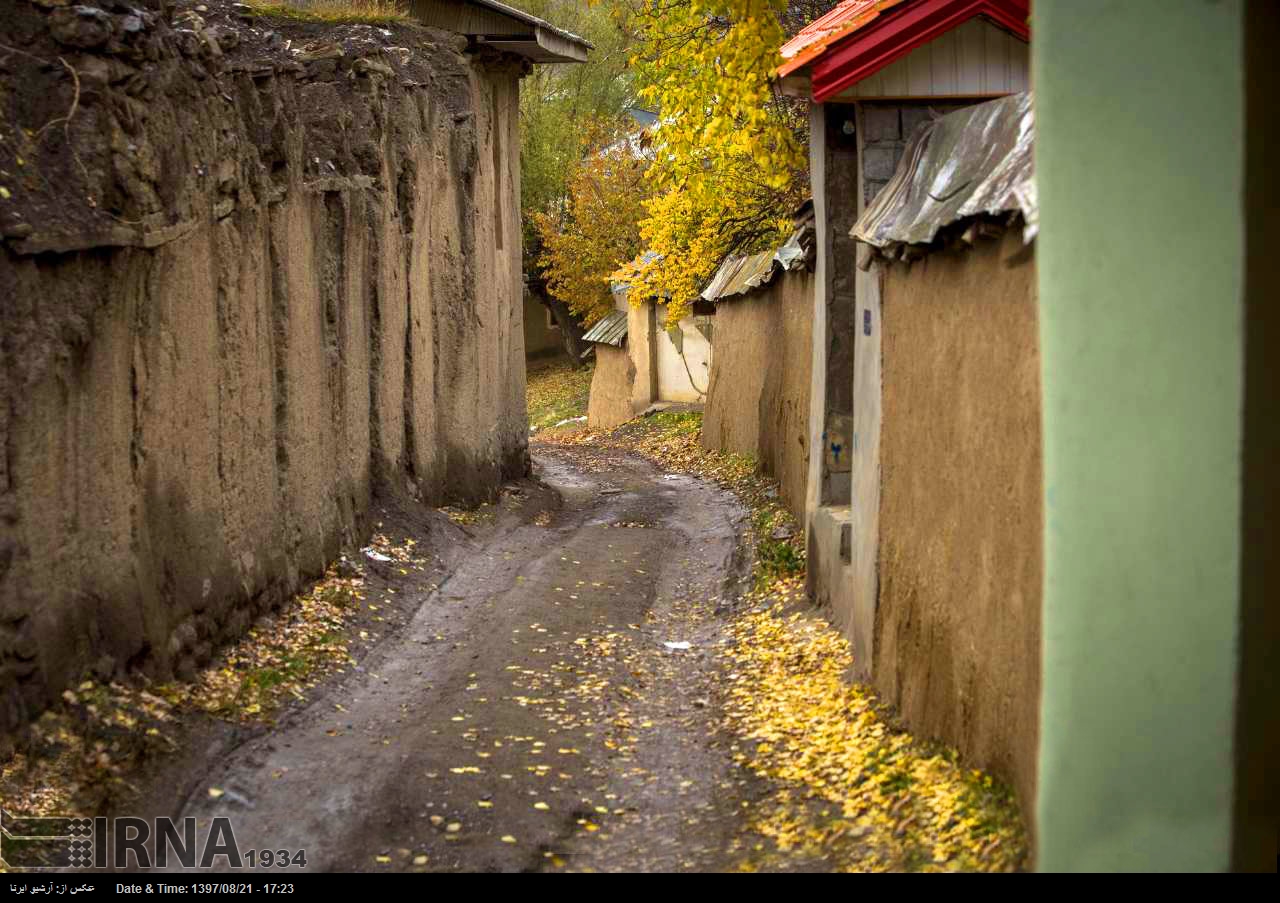Geburtsort des bekannten iranischen Dichters, Yush, im Herbst Geburtsort des bekannten iranischen Dichters, Yush, im Herbst