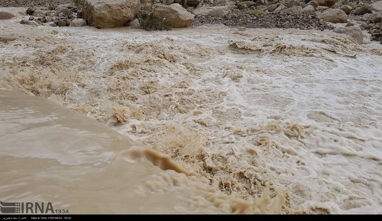 بارندگی شدید خیابان‌های یاسوج را زیر آب برد+ فیلم