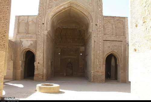 مرمت حریم مسجد جامع فرومد شهرستان میامی پایان یافت