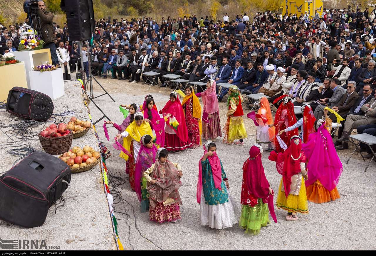 جشنواره انار روستای دورک اناری - ایرنا