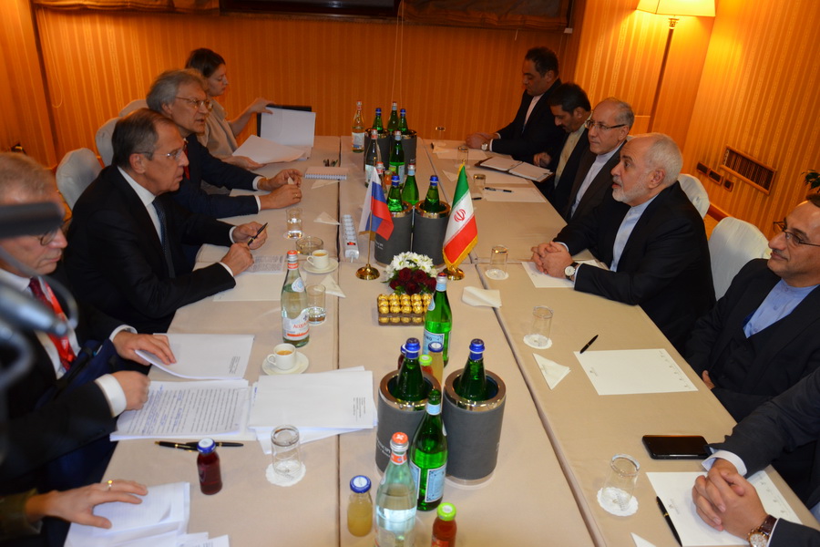 Iranian, Russian FMs confer on issues of mutual interest Iranian, Russian FMs confer on issues of mutual interest