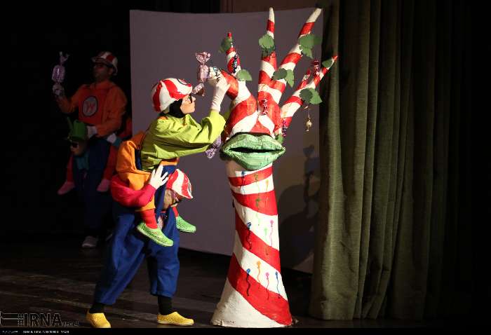 نمایش «هورشید» در جشنواره تئاتر کودک همدان به دنبال یادآوری سنت‌ها و آداب ملی است