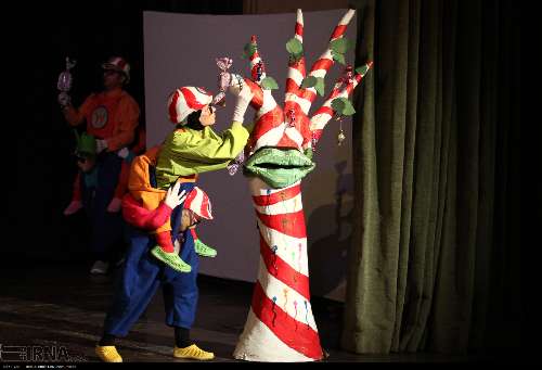 نمایش «هورشید» در جشنواره تئاتر کودک همدان به دنبال یادآوری سنت‌ها و آداب ملی است