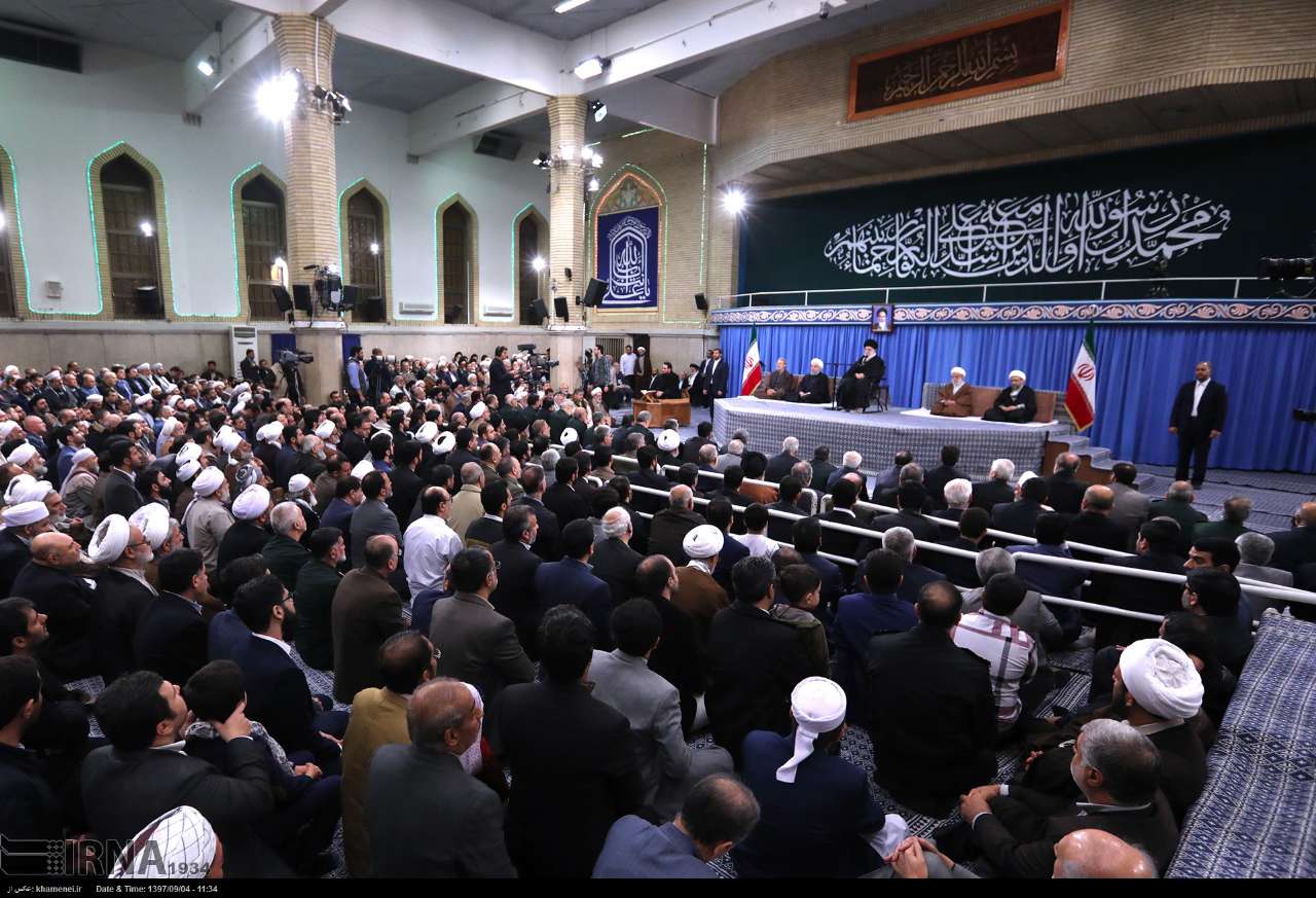 Ayatollah Khamenei empfängt Religionsgelehrte der Islamischen Welt Ayatollah Khamenei empfängt Religionsgelehrte der Islamischen Welt