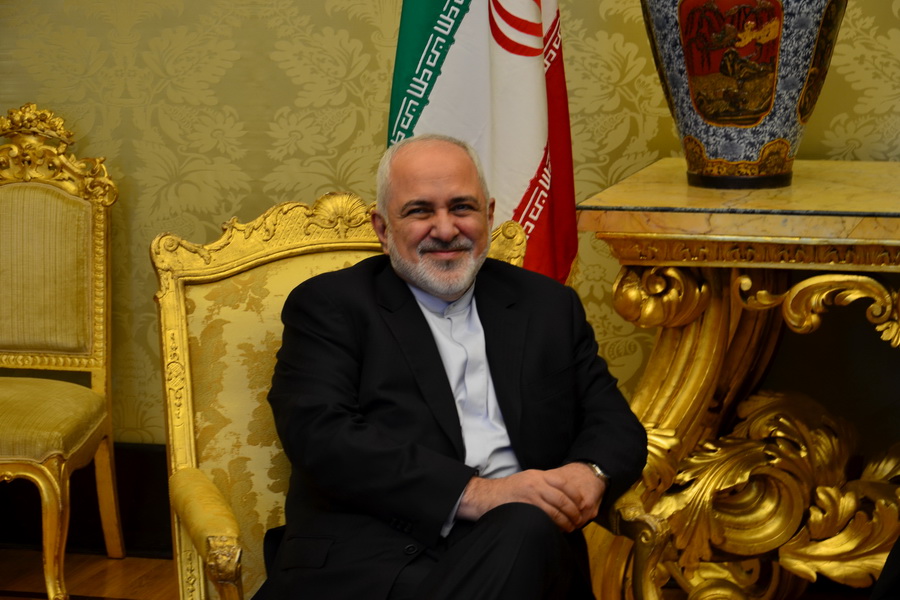 Zarif nimmt an der Genfer Konferenz über Afghanistan teil Zarif nimmt an der Genfer Konferenz über Afghanistan teil