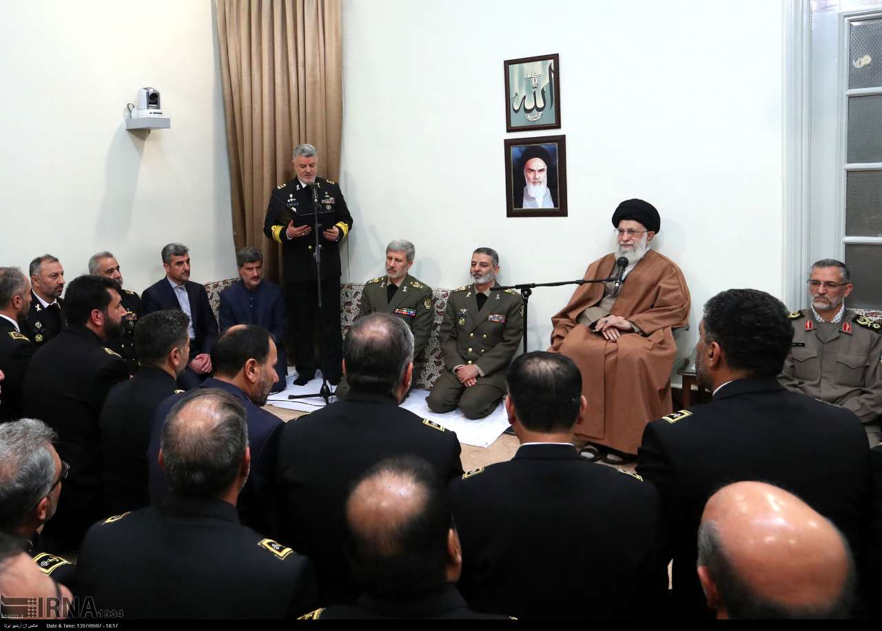 Ayatollah Khamenei empfängt Marinekommandeure Ayatollah Khamenei empfängt Marinekommandeure