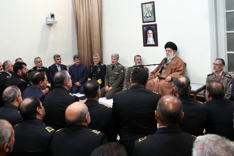 Ayatollah Khamenei ruft zur Stärkung der Fähigkeiten der Streitkräfte auf Ayatollah Khamenei ruft zur Stärkung der Fähigkeiten der Streitkräfte auf