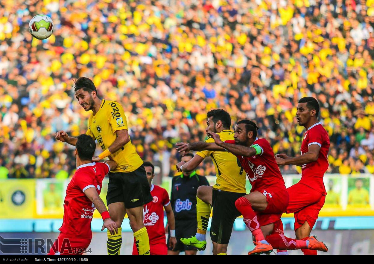 IRNA English - Sepahan, Padideh playing football