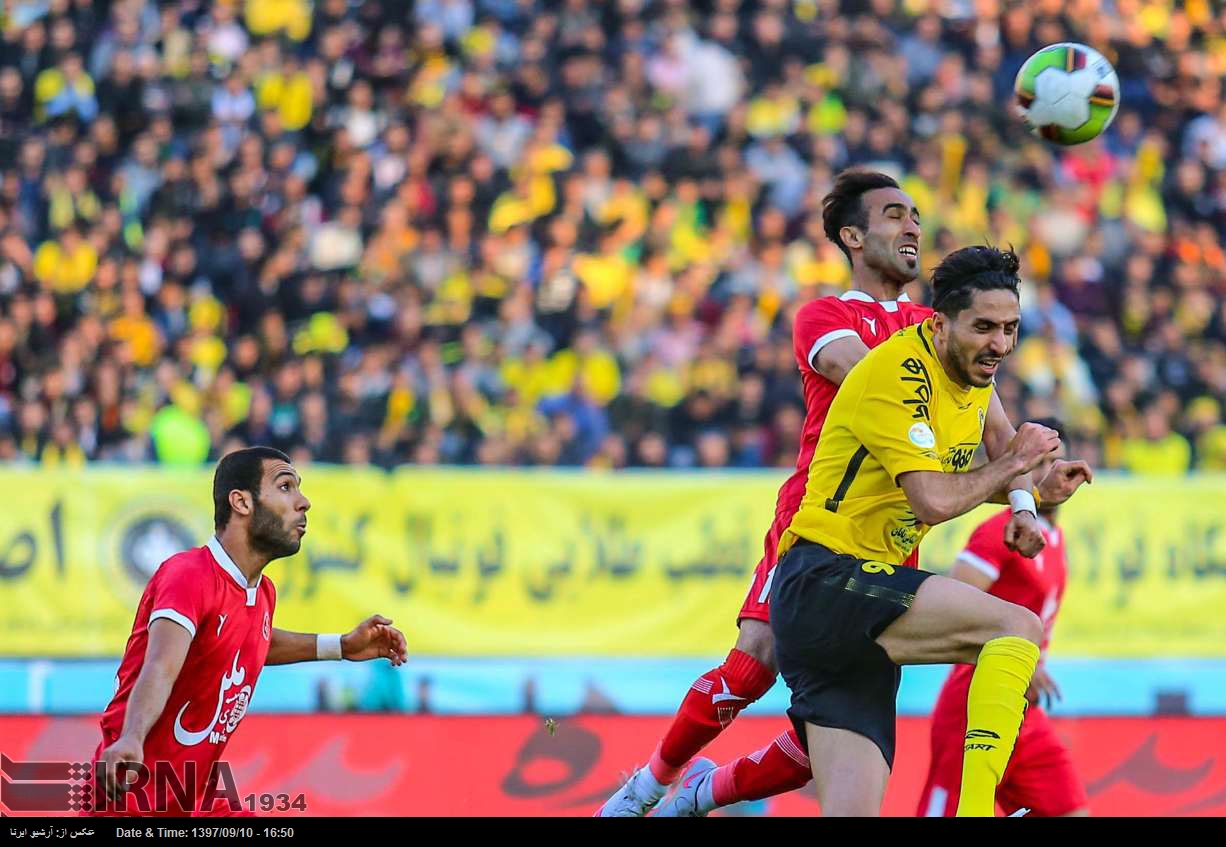 IRNA English - Sepahan, Padideh playing football