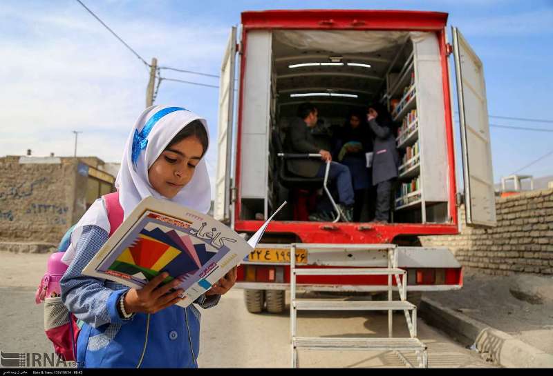 بجنوردی ها از كتابخانه سیار استقبال خوبی دارند