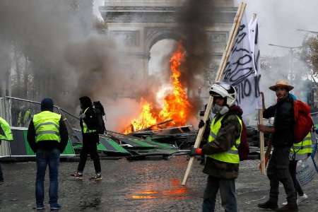 فرانسه در آتش – مكرون در بحران