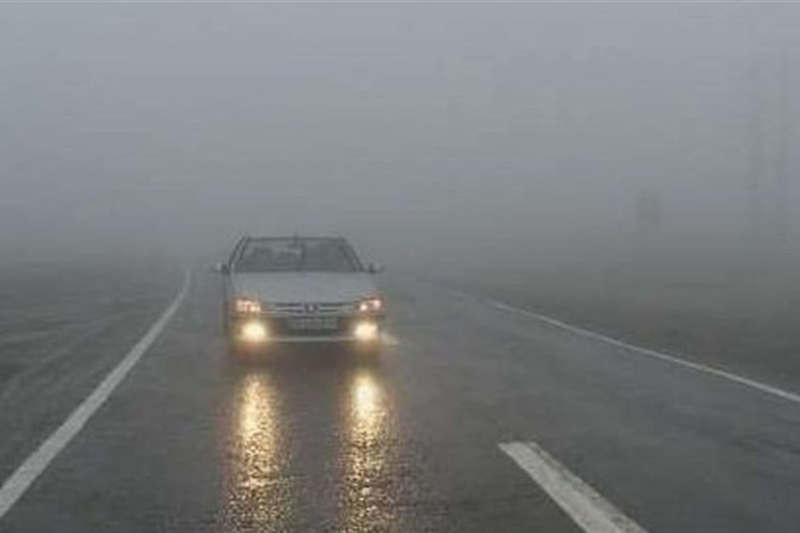 مه غليظ ديد رانندگان را در جاده هاي زنجان كاهش داده است