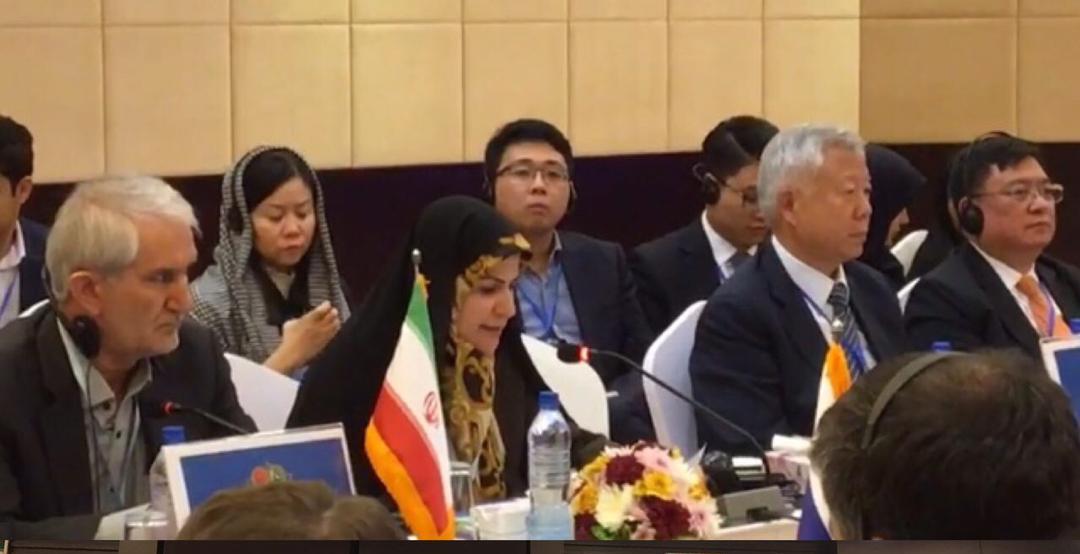 بايد به نقش زنان در پيشبرد اهداف توسعه اهميت دهيم بايد به نقش زنان در پيشبرد اهداف توسعه اهميت دهيم