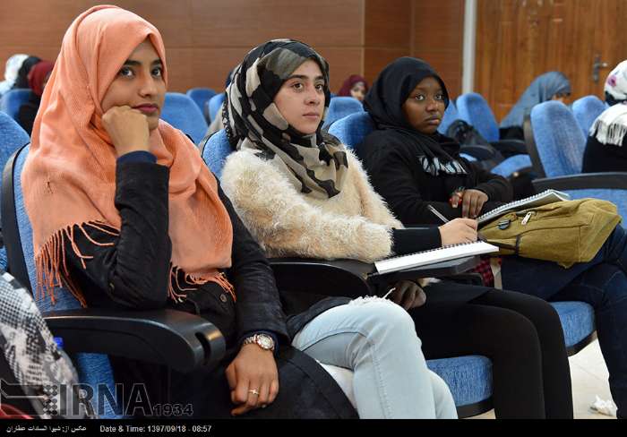 آستان قدس رضوی برای حمایت از دانشجویان نخبه مسلمان اعلام آمادگی کرد