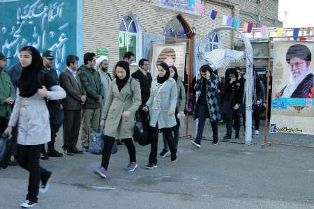 كاروان راهيان نور دانش آموزي ديواندره به مناطق جنگي اعزام شد