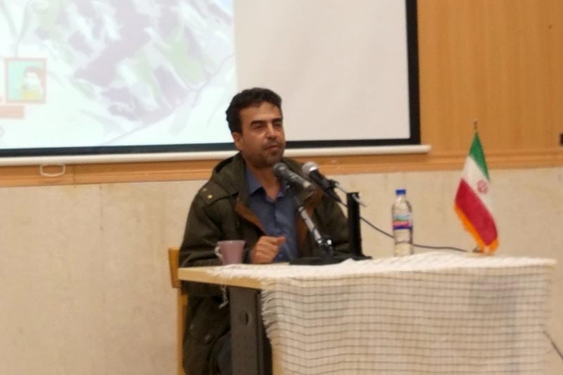 كتاب «سرباز كوچك امام» در كردستان رونمایی شد كتاب «سرباز كوچك امام» در كردستان رونمایی شد