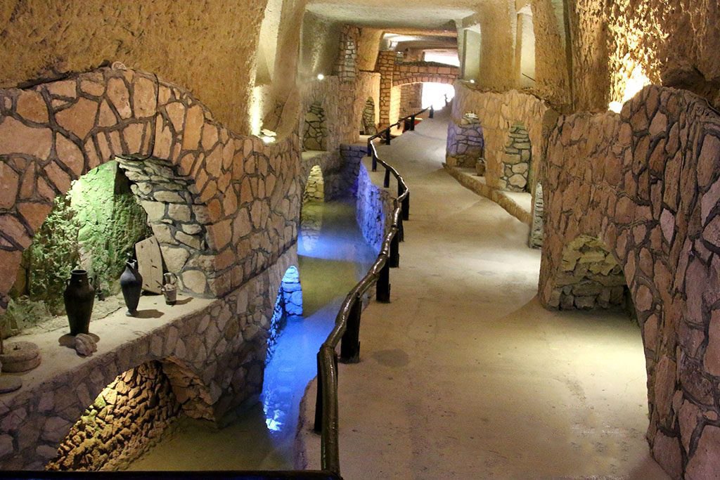 Séjour inoubliable : la ville souterraine de Kariz, un bijou dans l’&#238;le de Kish