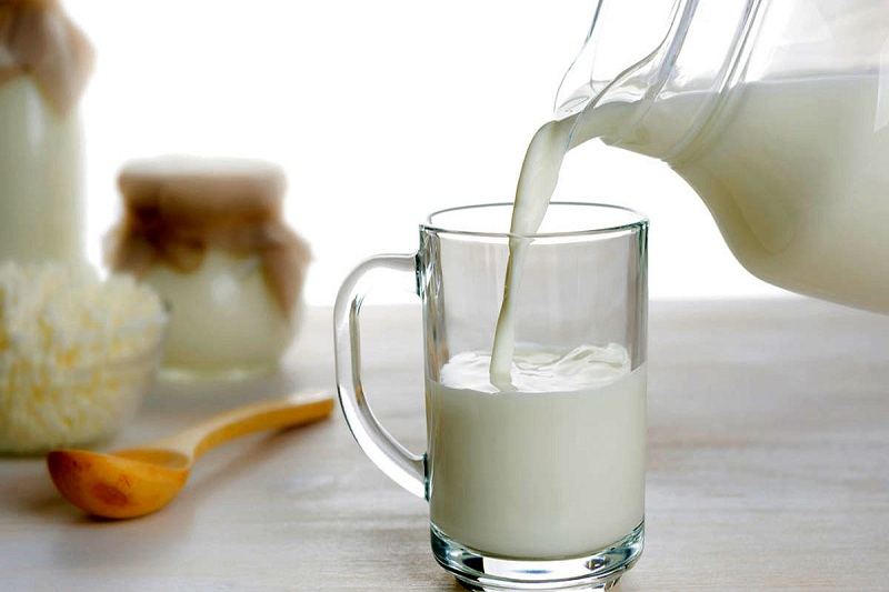 نارضایتی مردم از افزایش قیمت شیر در شهر یاسوج