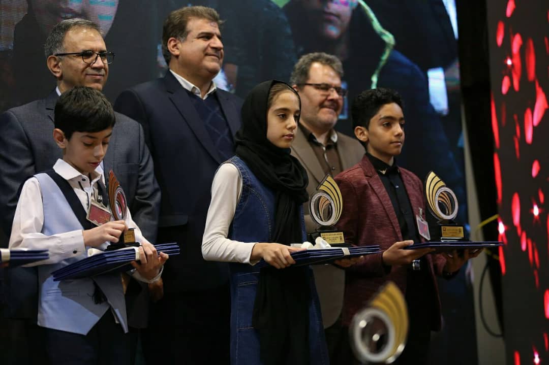 دانش آموز كلاتي درجمع برترين پژوهشگران كشور قرار گرفت دانش آموز كلاتي درجمع برترين پژوهشگران كشور قرار گرفت