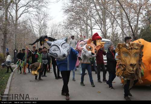 Carnaval de muñecas en Teherán