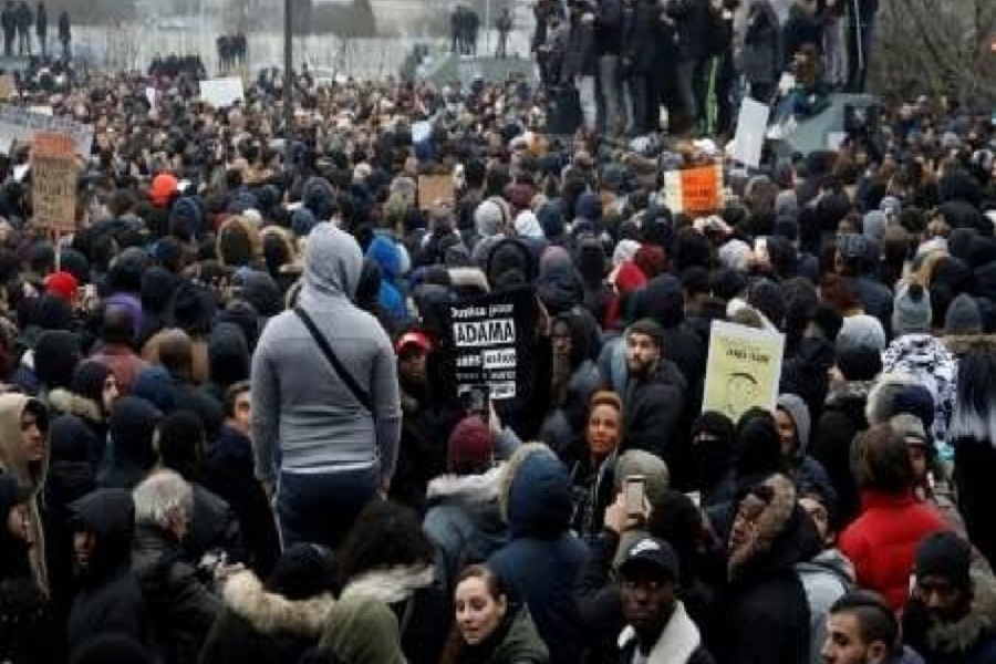 تجمع هزاران بازنشسته مقابل ساختمان وزارت كشور فرانسه