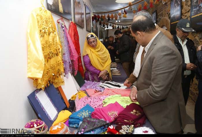 هنرمندان صنايع دستي چهارمحال و بختياري توليدات خود را به نمايش گذاشتند