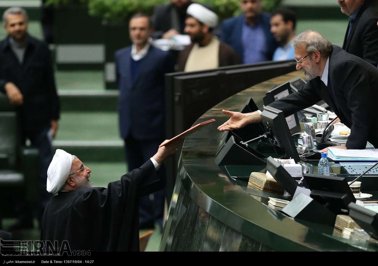 Rohani presenta el proyecto de ley de presupuestos al Maylis Rohani presenta el proyecto de ley de presupuestos al Maylis