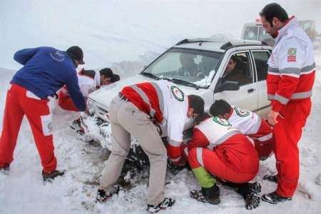 امدادرسانی به مسافران زمستانی در 55 محور كوهستانی ادامه دارد