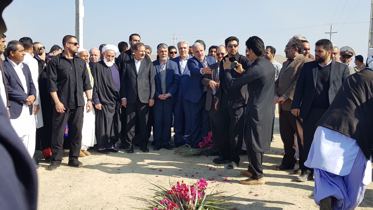 الحدود المشتركة مع افغانستان وباكستان تمهد لتعزیز العلاقات مع العدید من دول العالم الحدود المشتركة مع افغانستان وباكستان تمهد لتعزیز العلاقات مع العدید من دول العالم